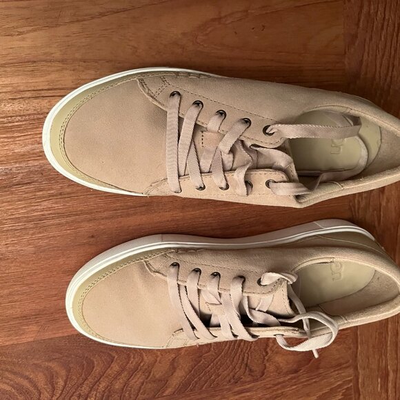 UGG sneakers 8.5 womens - Picture 9 of 9